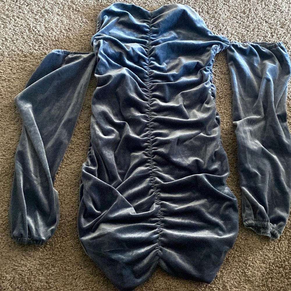 Blue velvet mini dress super cute on.